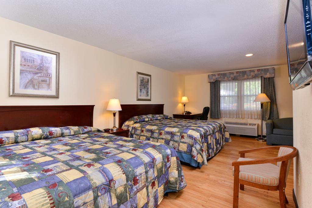 Tower Inn And Suites Of Guilford / Madison Bagian luar foto
