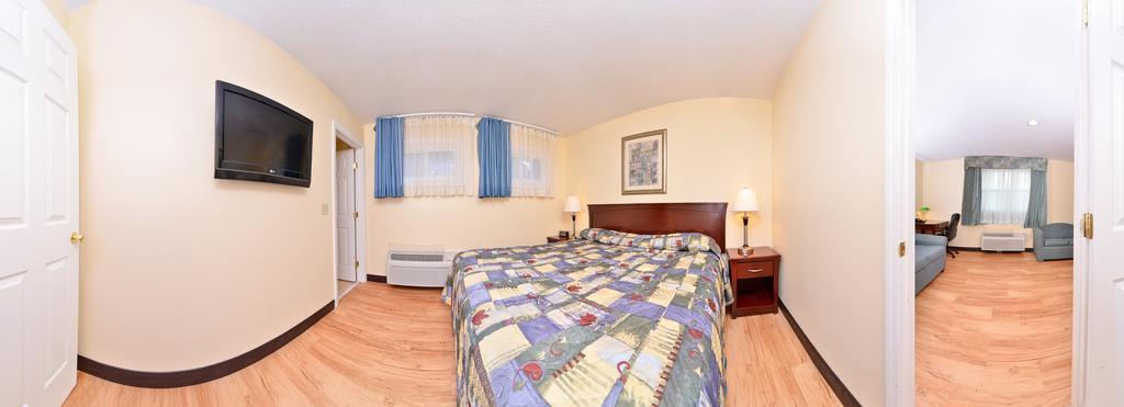 Tower Inn And Suites Of Guilford / Madison Bagian luar foto