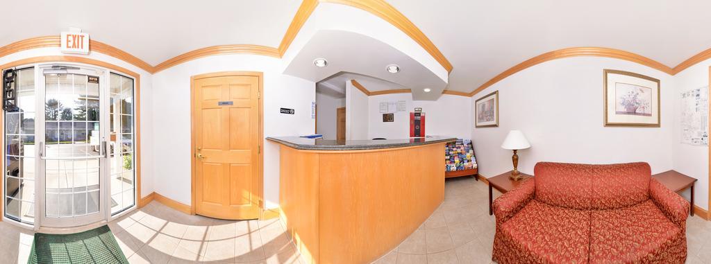 Tower Inn And Suites Of Guilford / Madison Bagian luar foto